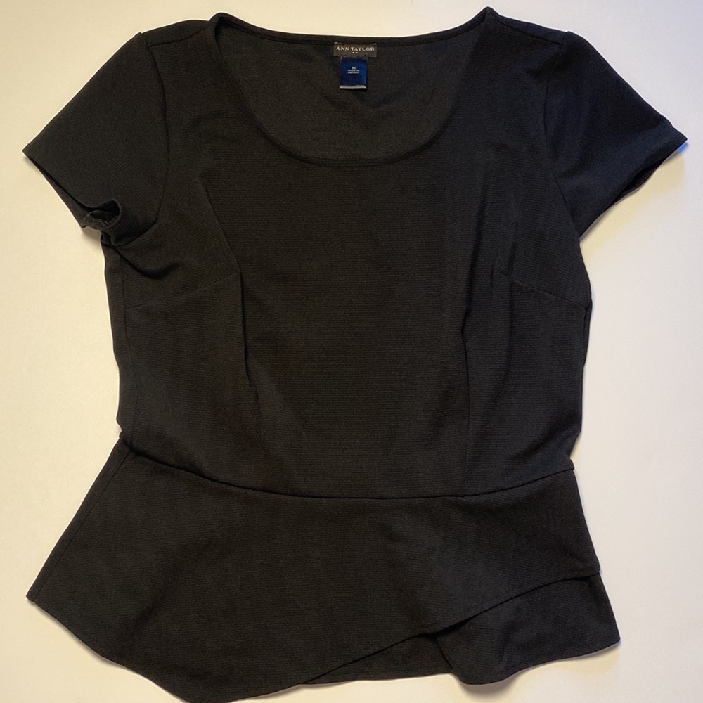 Ann Taylor Ruffled‎ Top - Picture 2 of 6